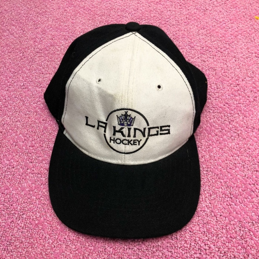 LA Kings Hockey Fits Most B & W Baseball Cap Hat